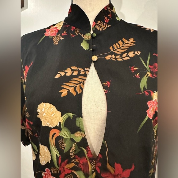 Pretty Little Thing Crop black floral top blouse cutout front buttons SZ L - Picture 3 of 9